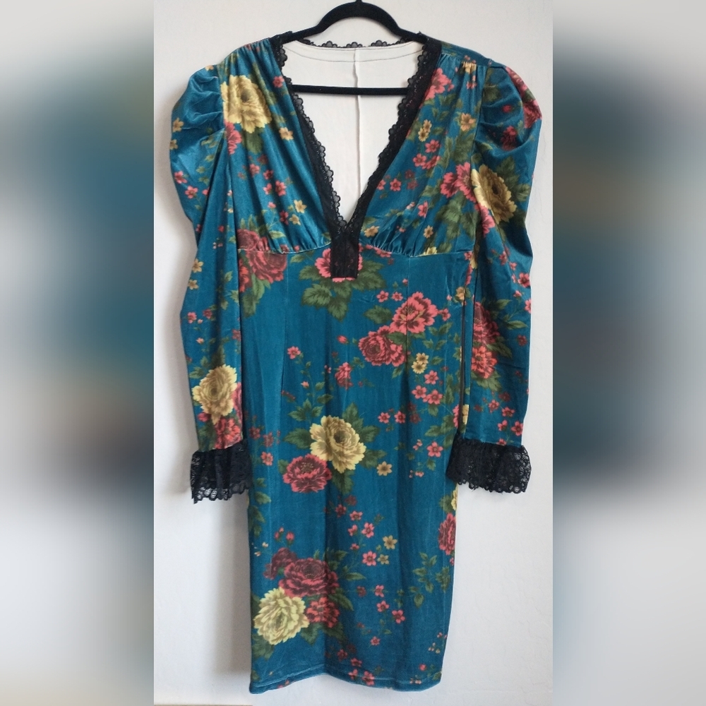 Floral Puff Sleeve Midi CrusheVelvet Dress with Lace Trim Sexy Sleek Cute Large